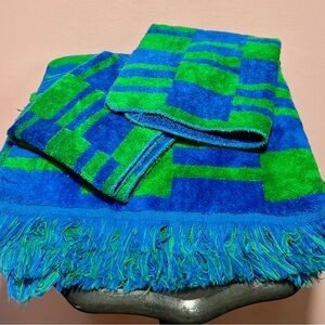 Vintage Caldwell Blue and Green Geometric Cotton Bath Towel Set - like new